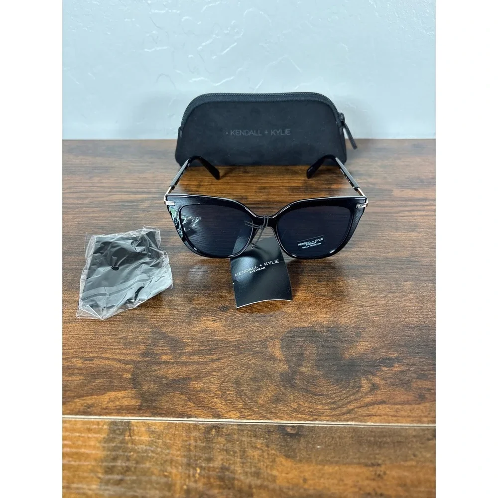 Kendall + Kylie‎ Ceci Cat Eye Sunglasses Black Gold KK5128 001 New with Case